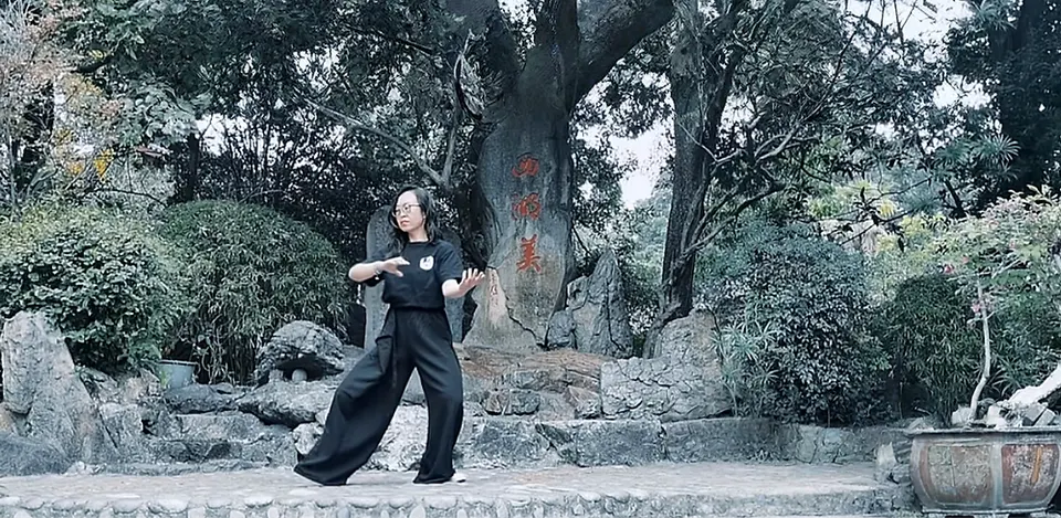 When Life Feels Tight, the Body Must Learn Space : A Tai Chi Standing Practice for Opening, Breath, and Inner 